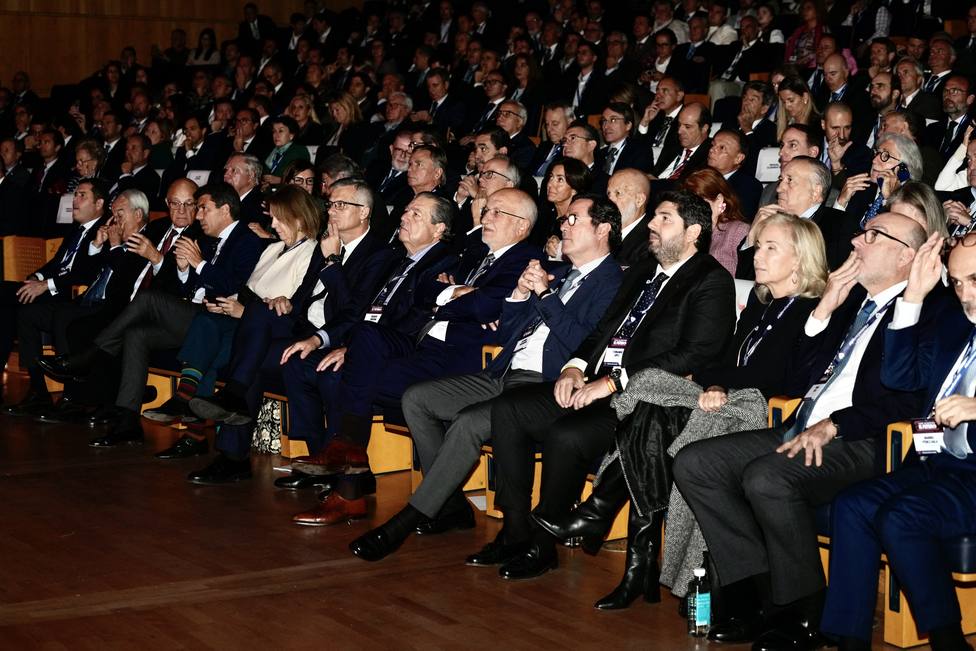 Empresarios en la reunión de El Corredor Mediterráneo