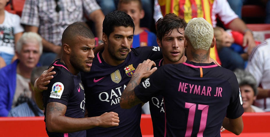 El Barcelona celebra el gol de Luis Suárez al Sporting (Reuters)