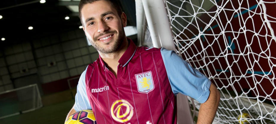 Carles Gil, con la camiseta del Aston Villa (FOTO: Aston Villa)
