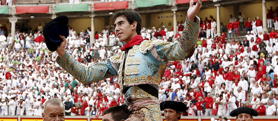 Jiménez Fortes en su salida a hombros en Pamplona el año pasado. ARCHIVO