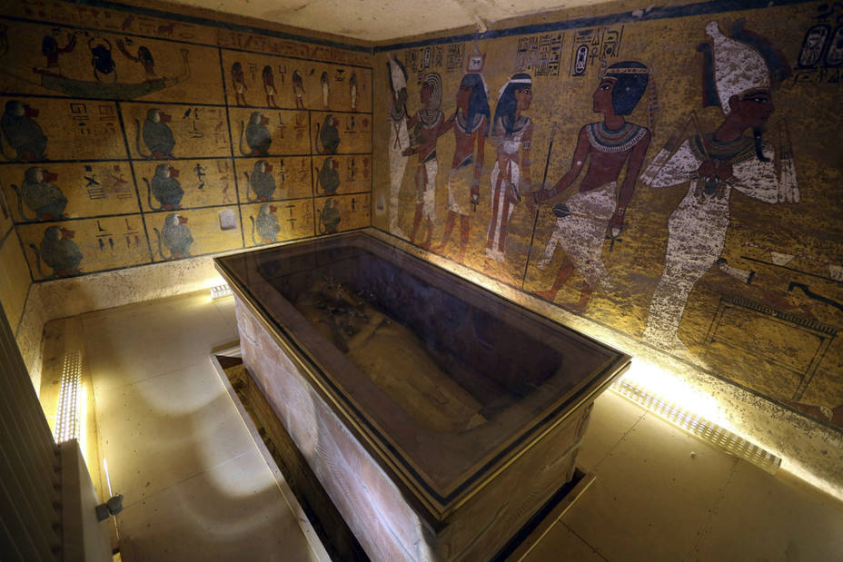 El interior de la cámara funeraria de Tutankamón, en el Valle de los Reyes de Luxor (Egipto). EFE