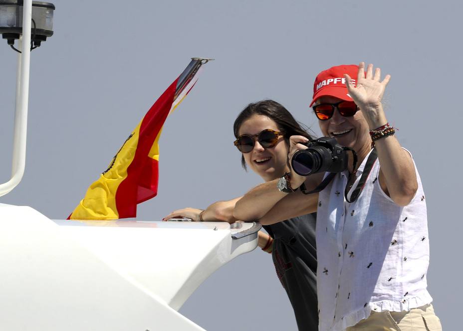Felipe VI se embarca en el Aifos 500 en el primer día de la Copa del Rey