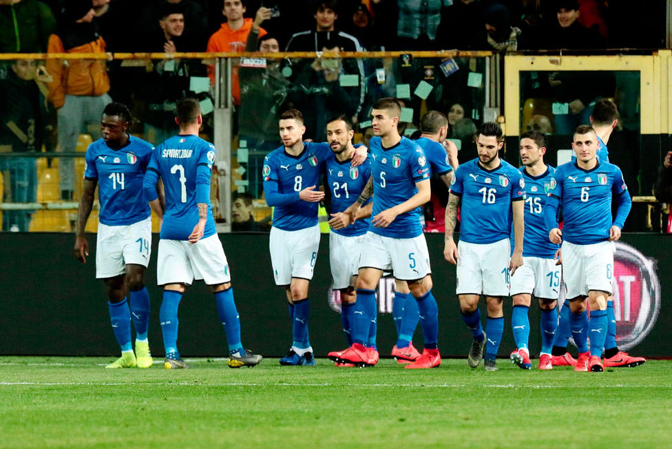 La selección italiana celebra uno de los goles a Liechtenstein (EFE)