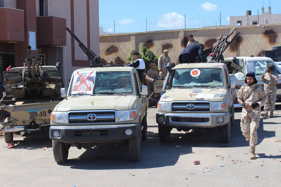 Ataques obligan a cesar el tráfico aéreo en el único aeródromo de Trípoli