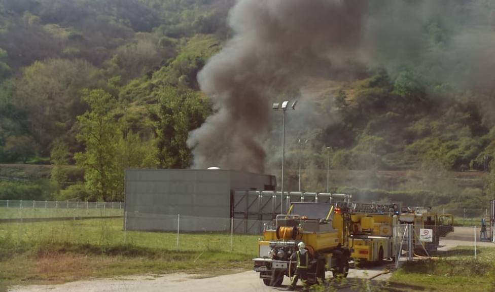 Incendio en la fábrica de Rioglass , en Lena