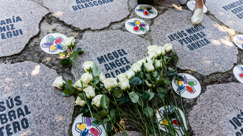 Ofrenda floral en recuerdo de Miguel Ángel Blanco en Ermua