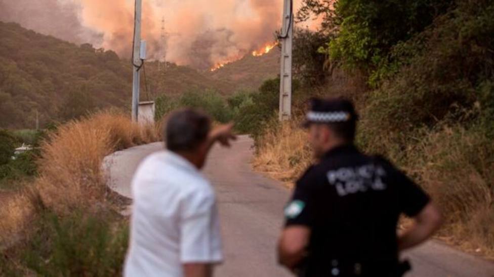 Detenido un hombre por causar, supuestamente, el incendio de Estepona al tratar de quemar una colmena