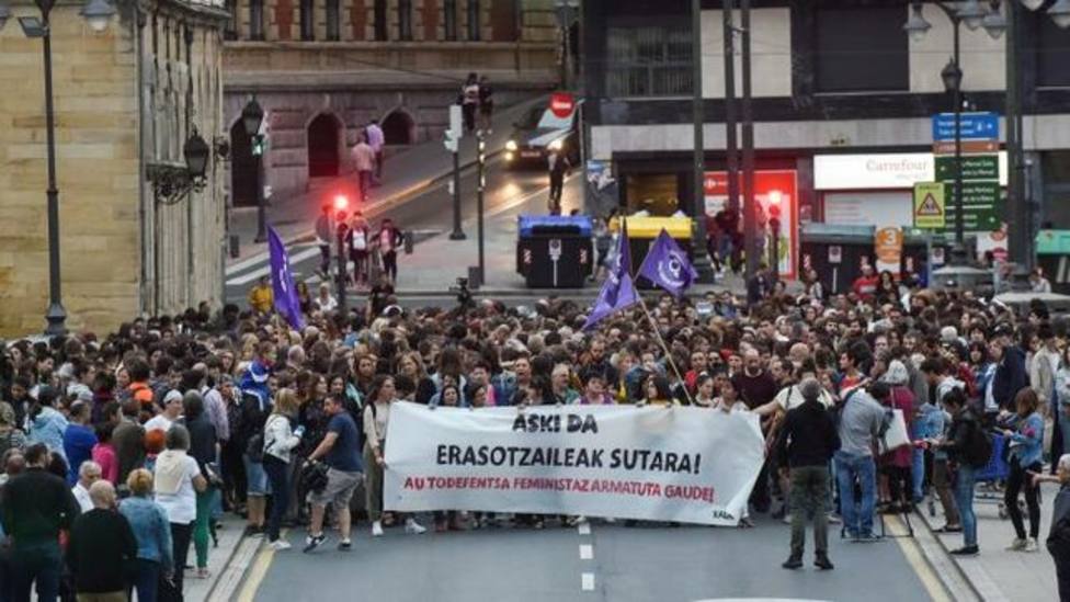 Cientos de personas se concentran para condenar la agresión sexual de Bilbao