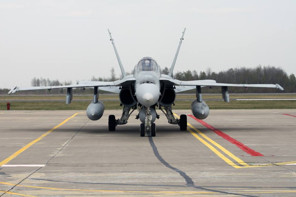 Defensa acusa a dos cazas rusos de hostigar a F-18 españoles en una misión de la OTAN el pasado agosto