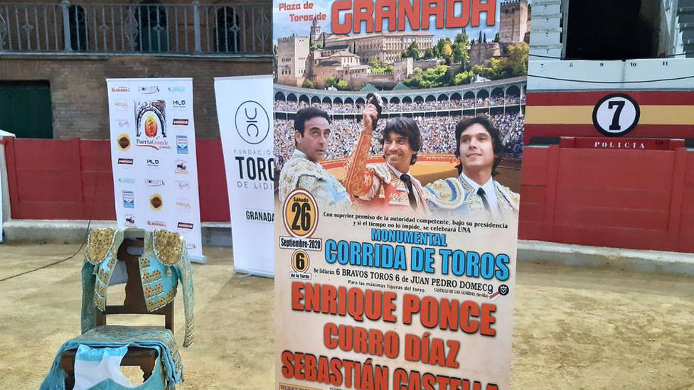 El ruedo de la plaza de toros de Granada acogió la presentación de los carteles este lunes