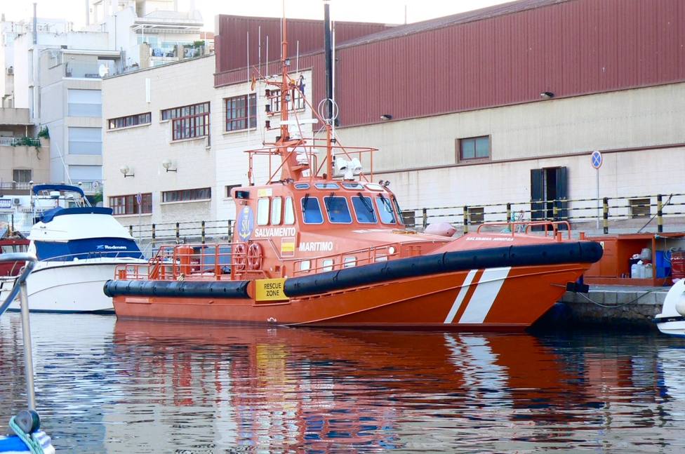 Salvamento Marítimo evacua al Puerto de Cartagena a dos pescadores