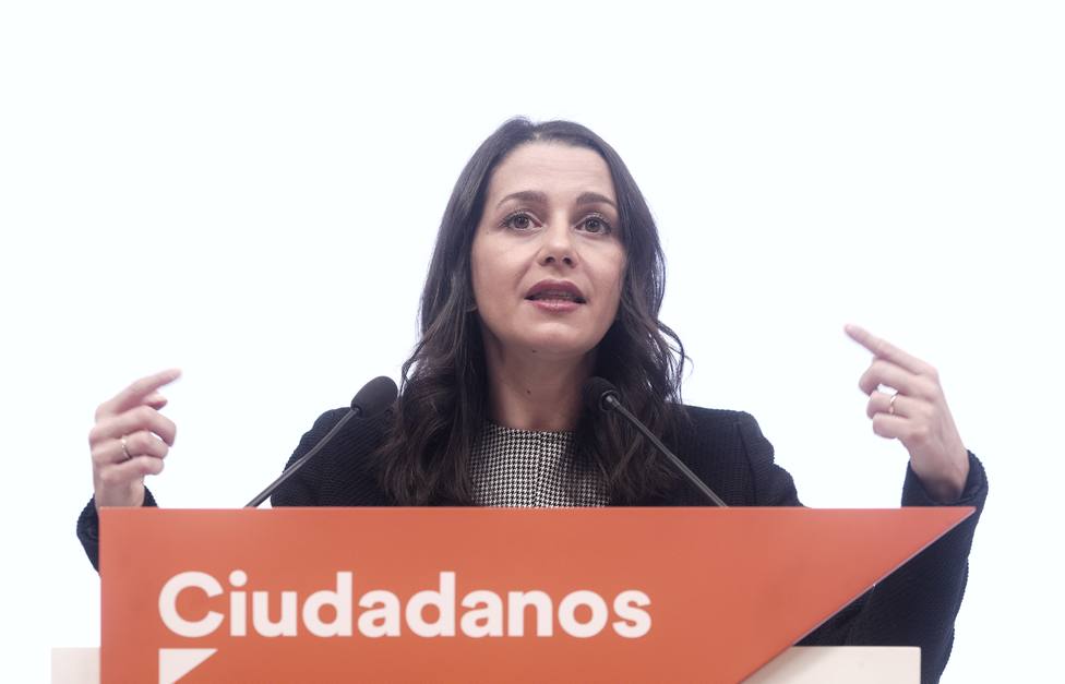 Ciudadanos advierte al Gobierno: o renuncia al referéndum y la enmienda del castellano o votará no a los PGE