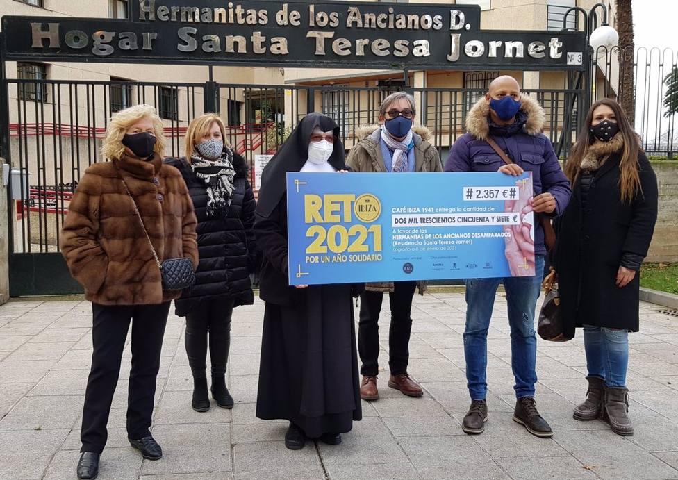 Ibiza 1941 entrega los 2.357 euros de su Reto Solidario a las Hermanitas de los Ancianos Desamparados