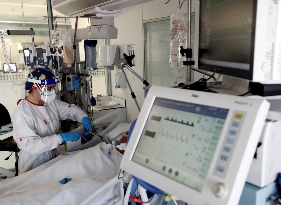 La pandemia amenaza de nuevo a los hospitales: los ingresos en UCI crecen un 57,35% en solo dos semanas