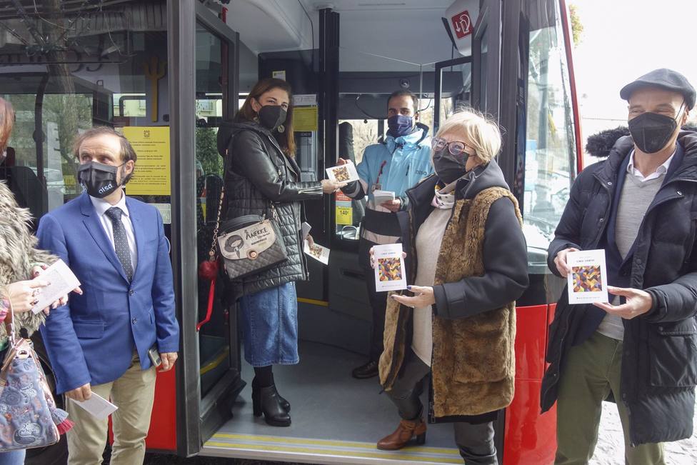 Granada.- El Ayuntamiento repartirÃ¡ gratis obras de jÃ³venes autores granadinos en los autobuses urbanos