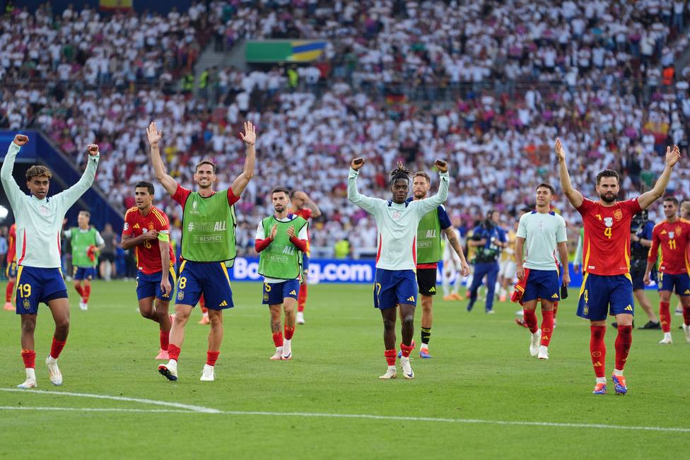 Los jugadores de España celebran la clasificación a las semifinales de la Eurocopa