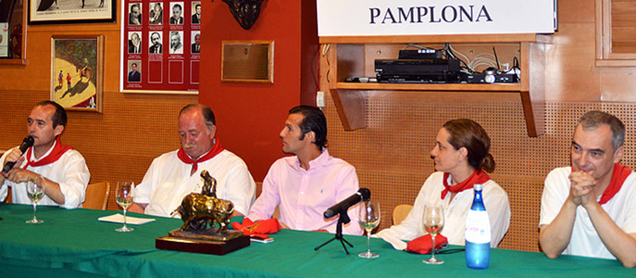 Acto de entrega del trofeo de triunfador de San Fermín 2012 a David Mora. LIBERTAD RODRÍGUEZ