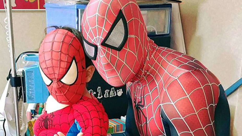 Eduardo Rodríguez, el Spiderman que ayuda a niños enfermos
