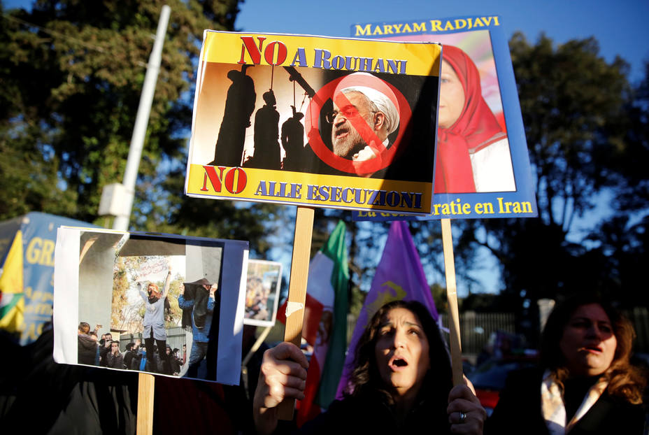 Irán envuelta en protestas a favor y en contra del régimen de Hassan Rouhani