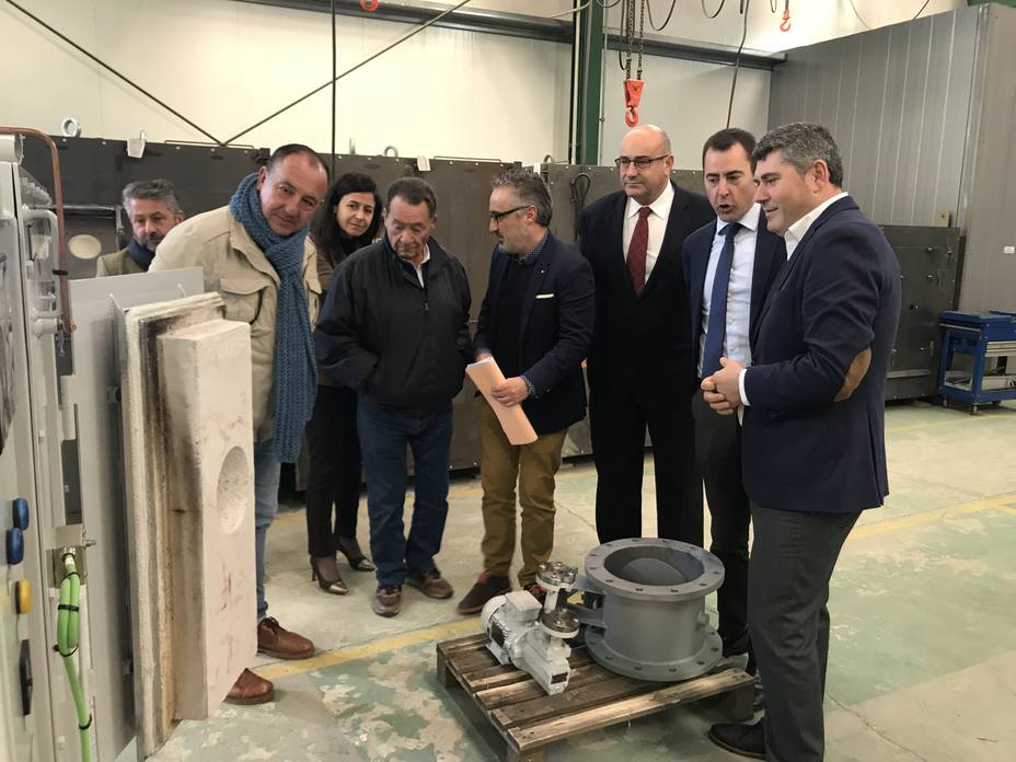 Ovidio Rodeiro estuvo acompañado del alcalde de Valdoviño en la visita a DETEGASA