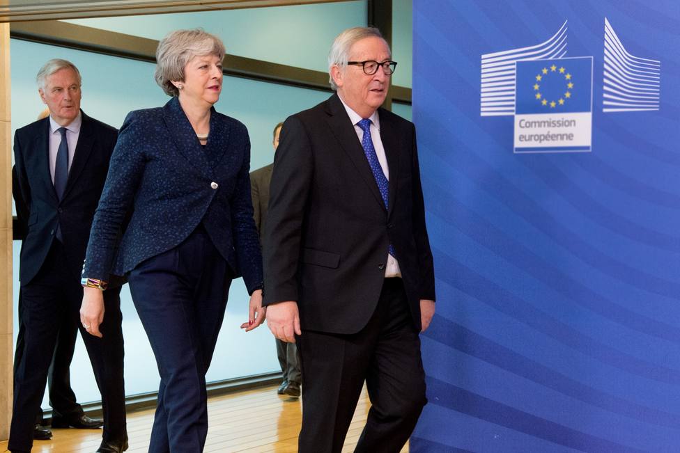 Theresa May y Jean-Claude Juncker