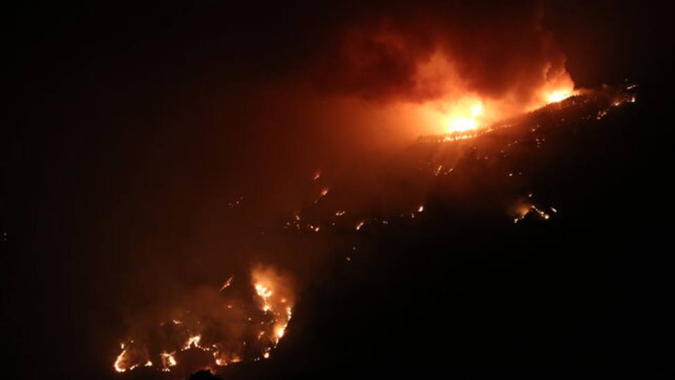 El incendio de Gran Canaria está a las puertas de una de las joyas medioambientales de la isla