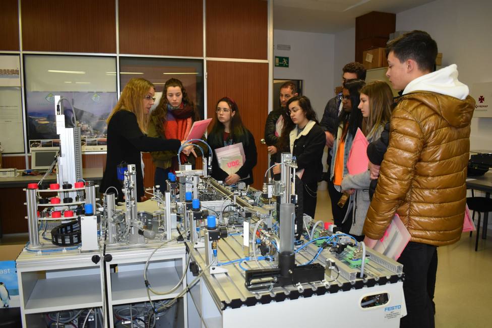 Estudiantes del CIFP Ferrolterra visitan el Laboratorio de Ingeniería Mecánica e Esteiro