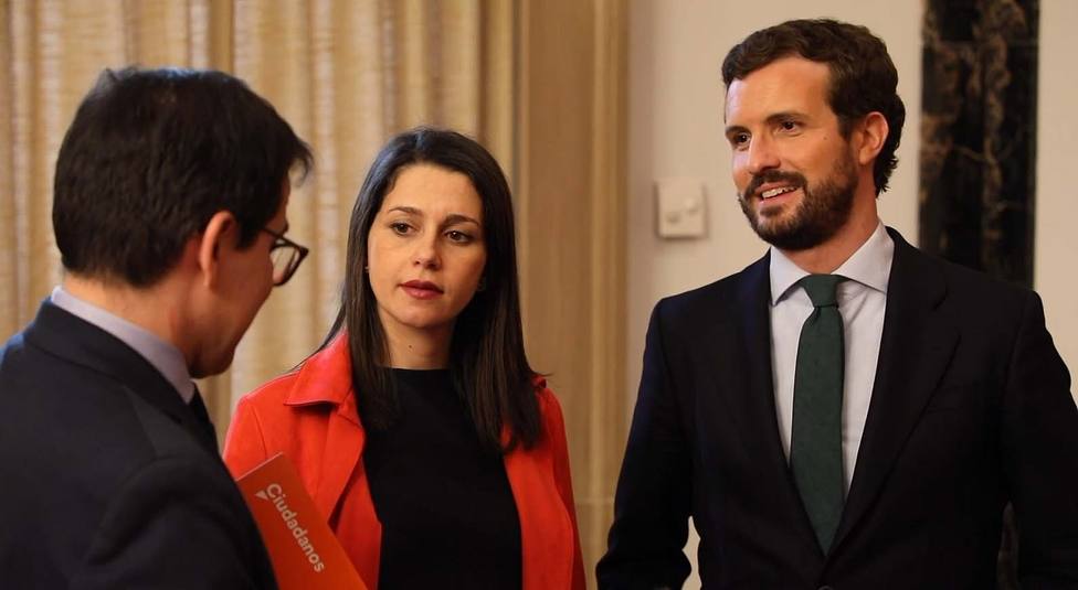 Casado tiende la mano a Arrimadas para negociar en Galicia otra fórmula que no sea una coalición electoral