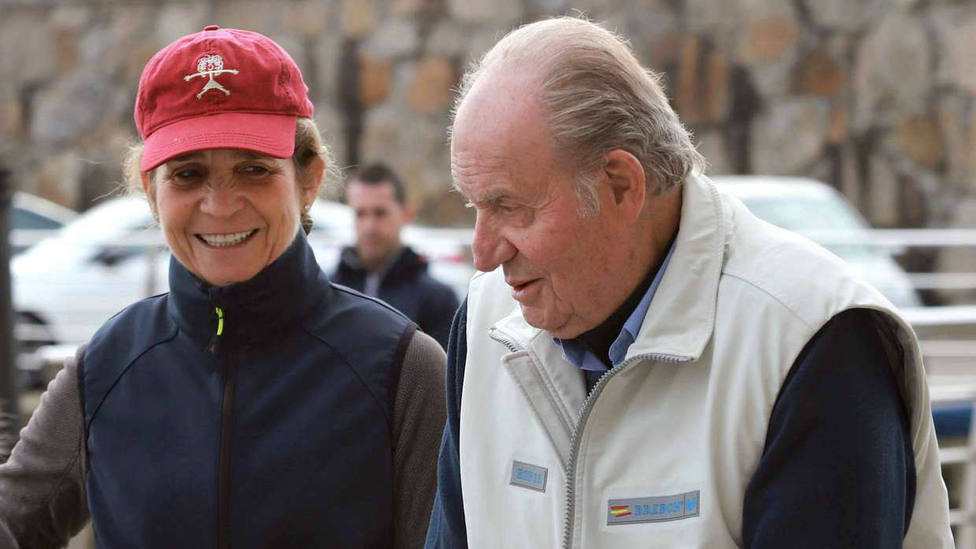 Don Juan Carlos I y su hija la Infanta Eelena
