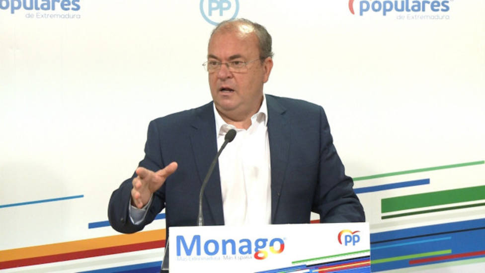El presidente del PP de Extremadura José Antonio Monago en rueda de prensa. (Archivo)