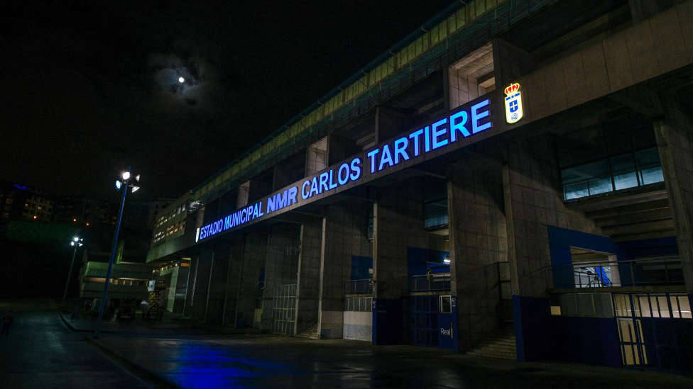 Fachada principal del Estadio NMR Carlos Tartiere