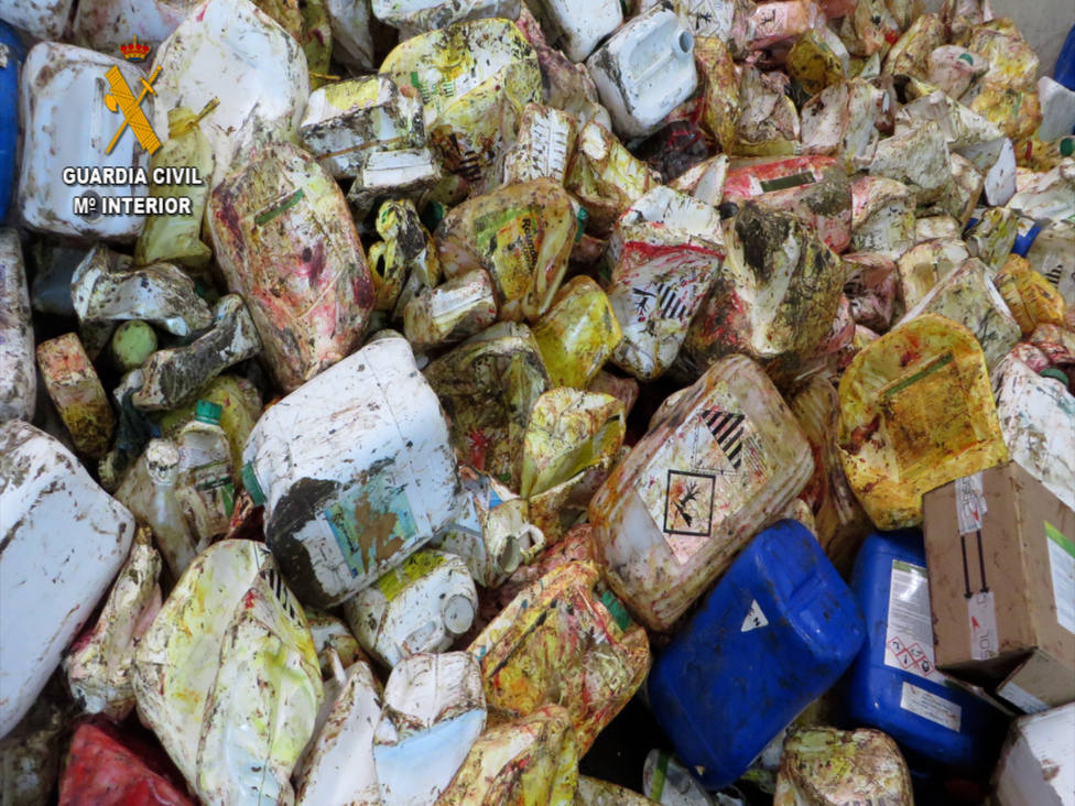 La Guardia Civil detiene a 14 personas vinculadas con una empresa que gestionaba residuos peligrosos