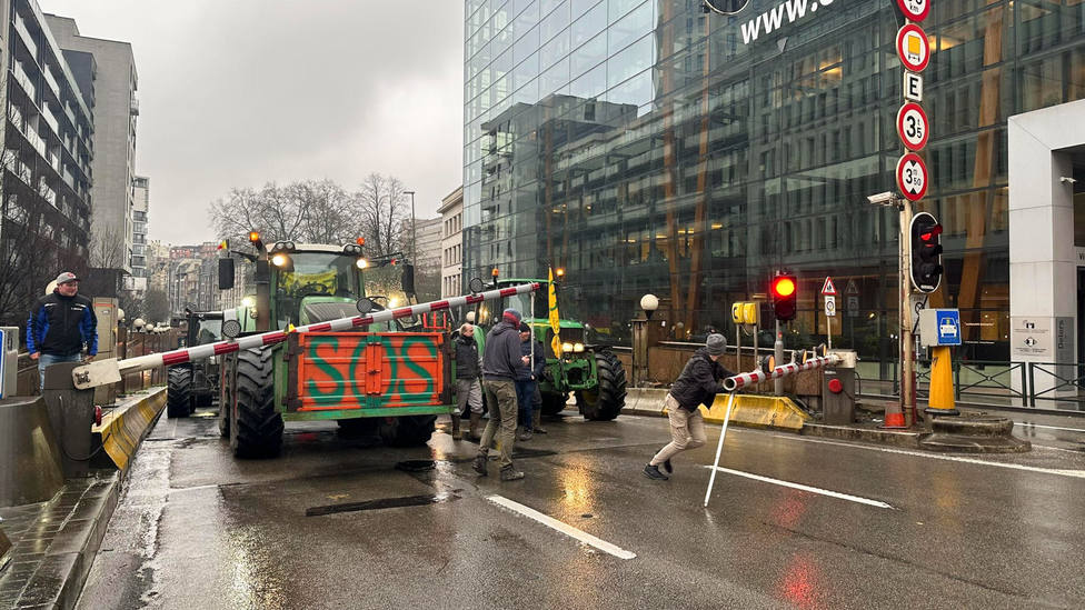Agricultores se dirigen a las instituciones europeas en Bruselas para elevar sus protestas