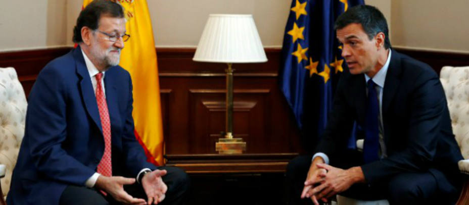 El presidente del Gobierno en funciones, Mariano Rajoy, y el líder del PSOE, Pedro Sánchez. EFE