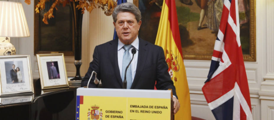 El embajador de España en el Reino Unido, Federico Trillo durante la rueda de prensa en la que anunció que deja su cargo en la sede de dicha embajada en Londres, Reino Unido. Foto EFE