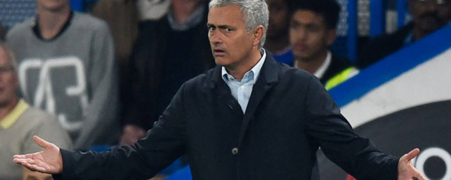 Mourinho en el partido Chelsea - Southampton (foto: Reuters)