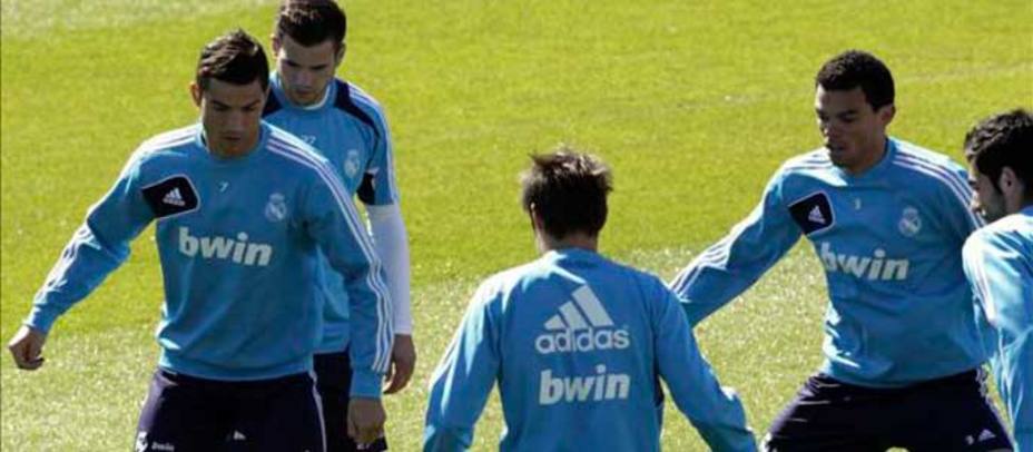 Los jugadores del Real Madrid, durante el último entrenamiento (EFE)