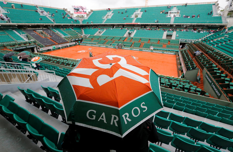 FILE PHOTO: View of the Philippe Chartrier court before the start of the womens quarter-final match between Sara Errani of Italy and Andrea Petkovic of Germany during the French Open tennis tournament