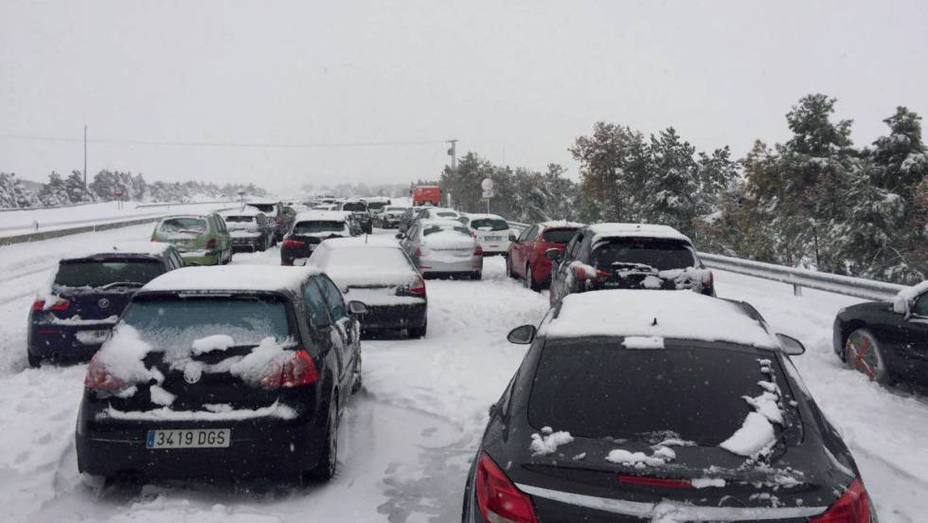 Fomento sanciona a Abertis con 1.200 euros por el colapso de la nieve de la AP-6