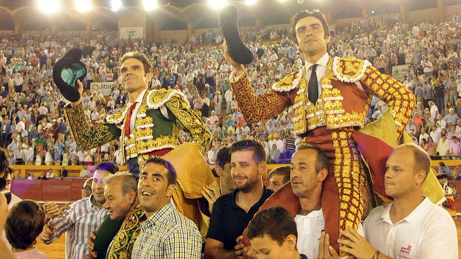 José Tomás y Miguel Ángel Perera en su salida a hombros en Algeciras