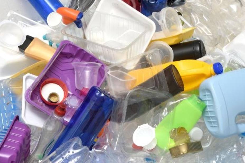Bruselas crea una alianza con entidades privadas para impulsar el mercado europeo de plásticos reciclados