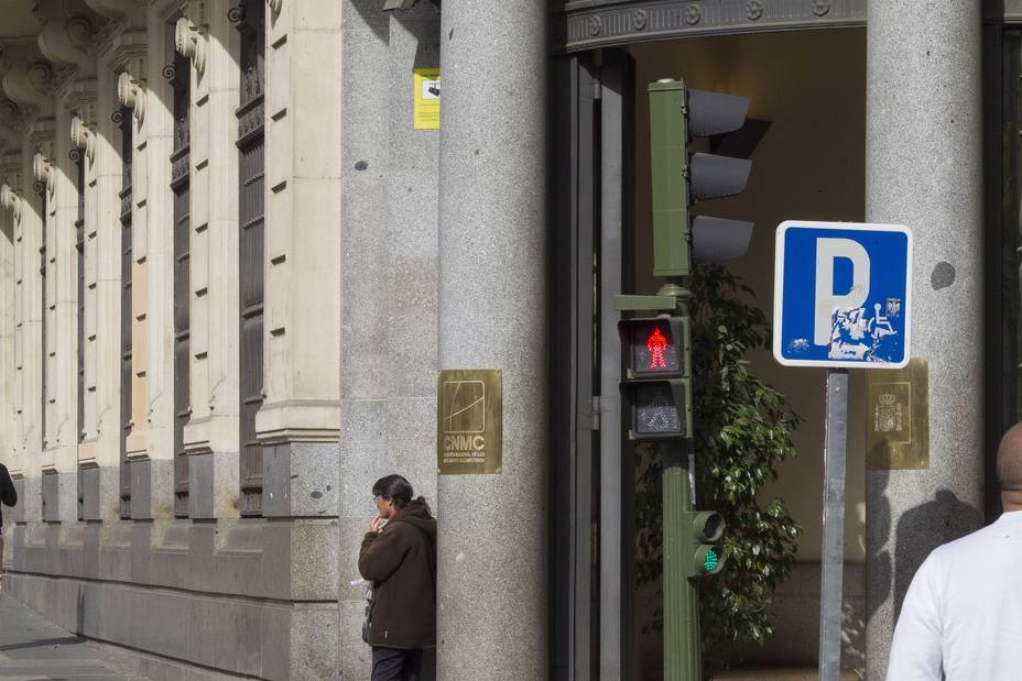 La CNMC inicia un expediente sancionador contra 25 consultoras por un posible reparto del mercado en España
