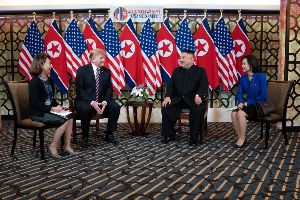 Trump y Kim reanudan las conversaciones en Vietnam en la segunda jornada de su cumbre