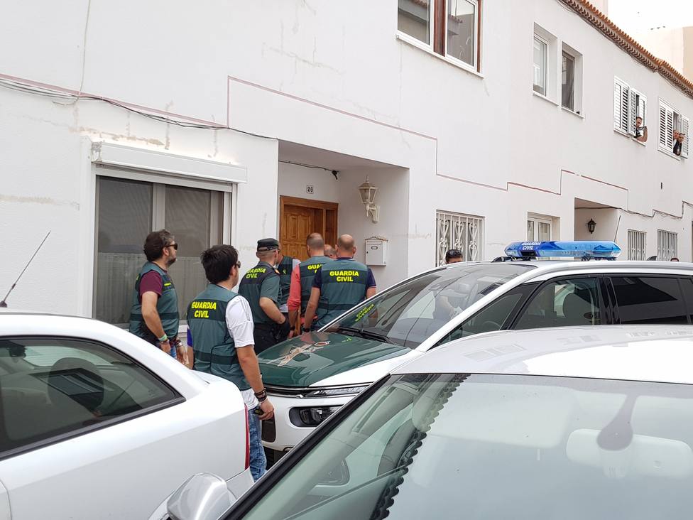 A prisión el detenido por la muerte de su mujer y su hijo en Tenerife