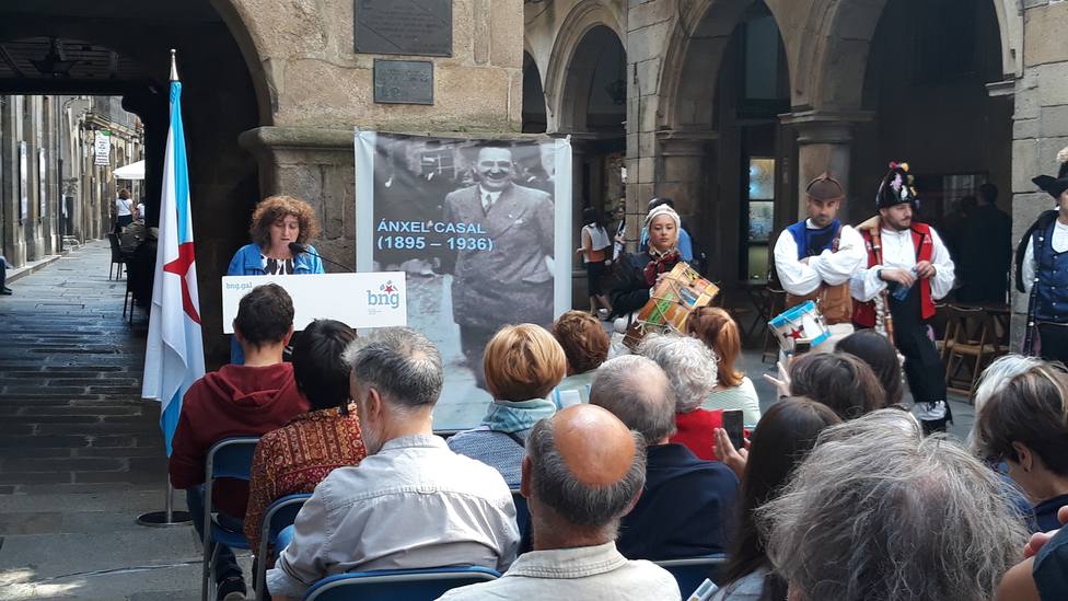 El BNG rinde un homenaje a Ánxel Casal y pide al gobierno local de Santiago una política pública de memoria histórica