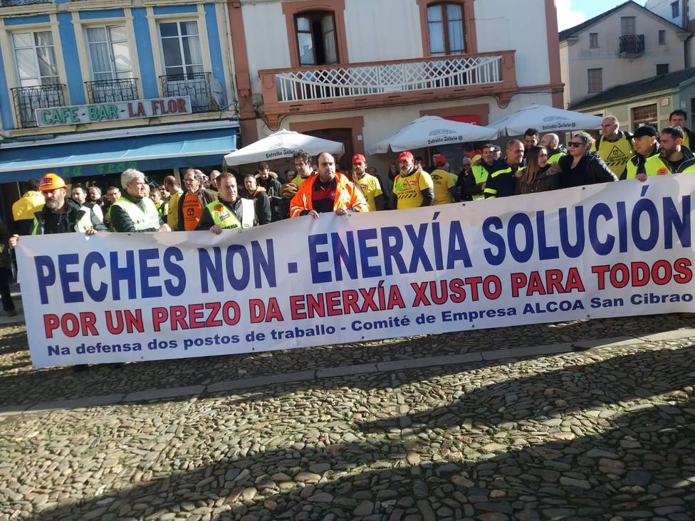 Manifestación de los trabajadores de las tres plantas de Alcoa en Ribadeo