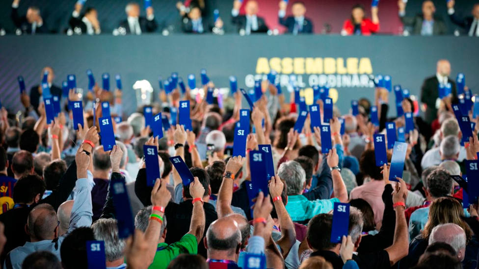 Votación en la Asamblea de Compromisarios del Barça (FOTO: Fcbarcelona.es)