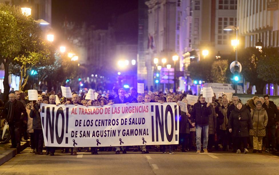 Unas 1.500 personas se manifiestan en Burgos en contra del cierre de las urgencias de San Agustín y Gamonal