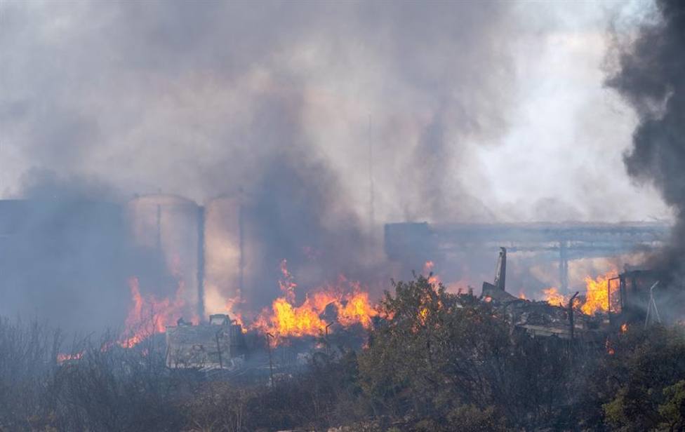 efectivos de los Bomberos de Logroño, medios aéreos y terrestres han dado por controlado el incendio