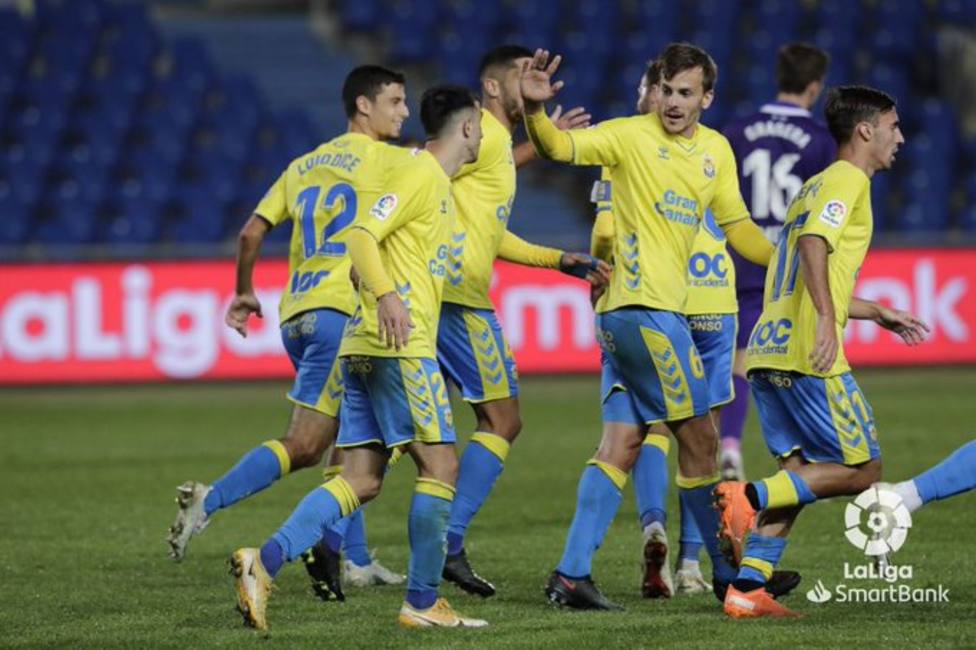 Los jugadores de Las Palmas celebran un gol contra el Sporting